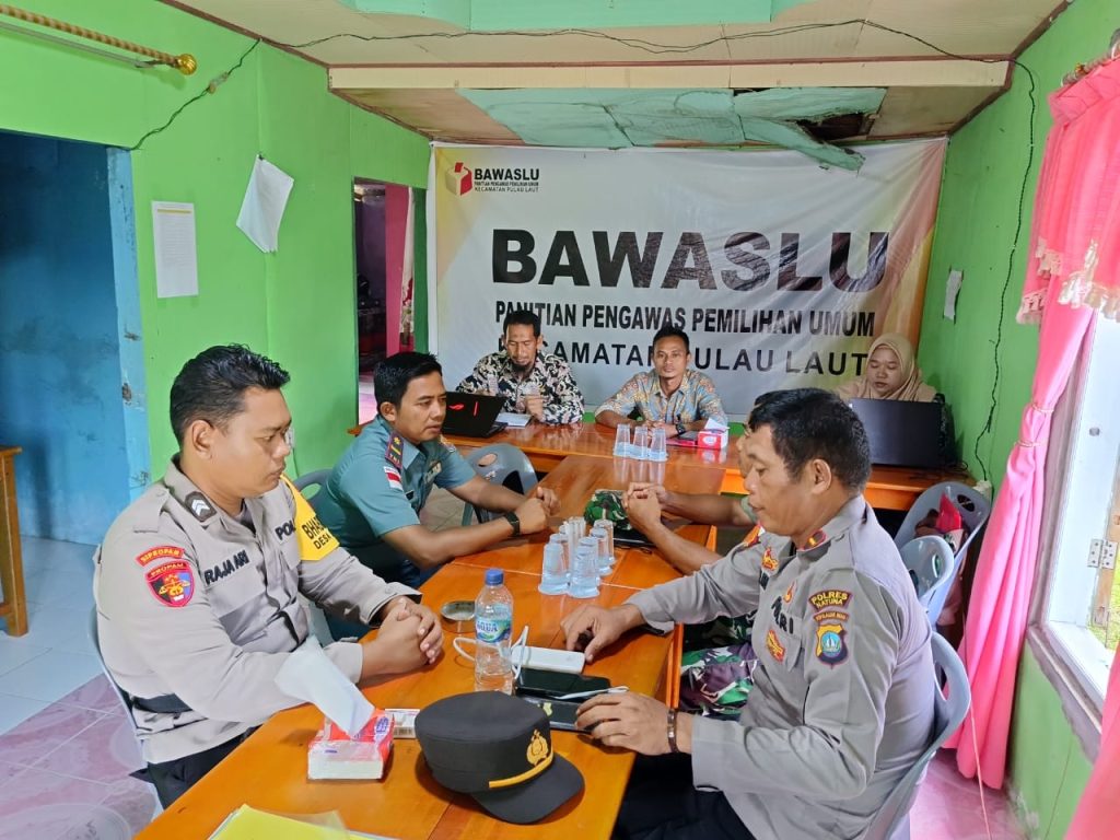 Kapolsek Pulau Laut Rakor Bersama Panwascam Guna Wujudkan Pemilu Aman dan Damai