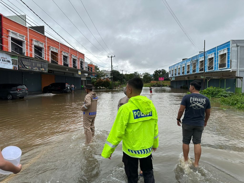 Polres Natuna dan Polsek Jajaran Siaga dan Patroli Daerah Rawan Banjir