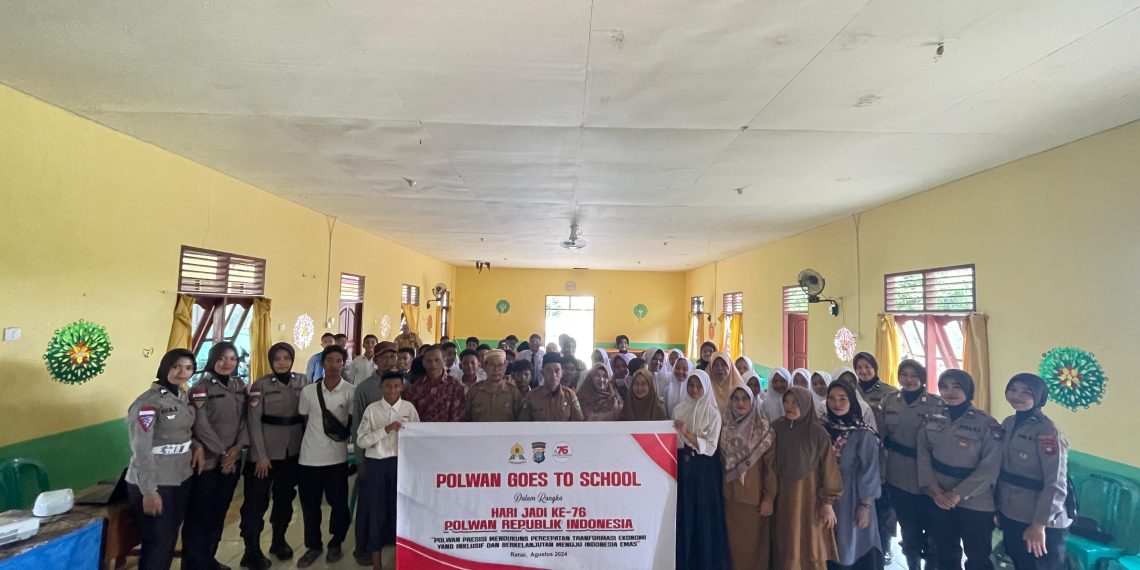 Polwan Polres Natuna Laksanakan Polwan Goes To School di SMPN 1 Bunguran Timur Laut