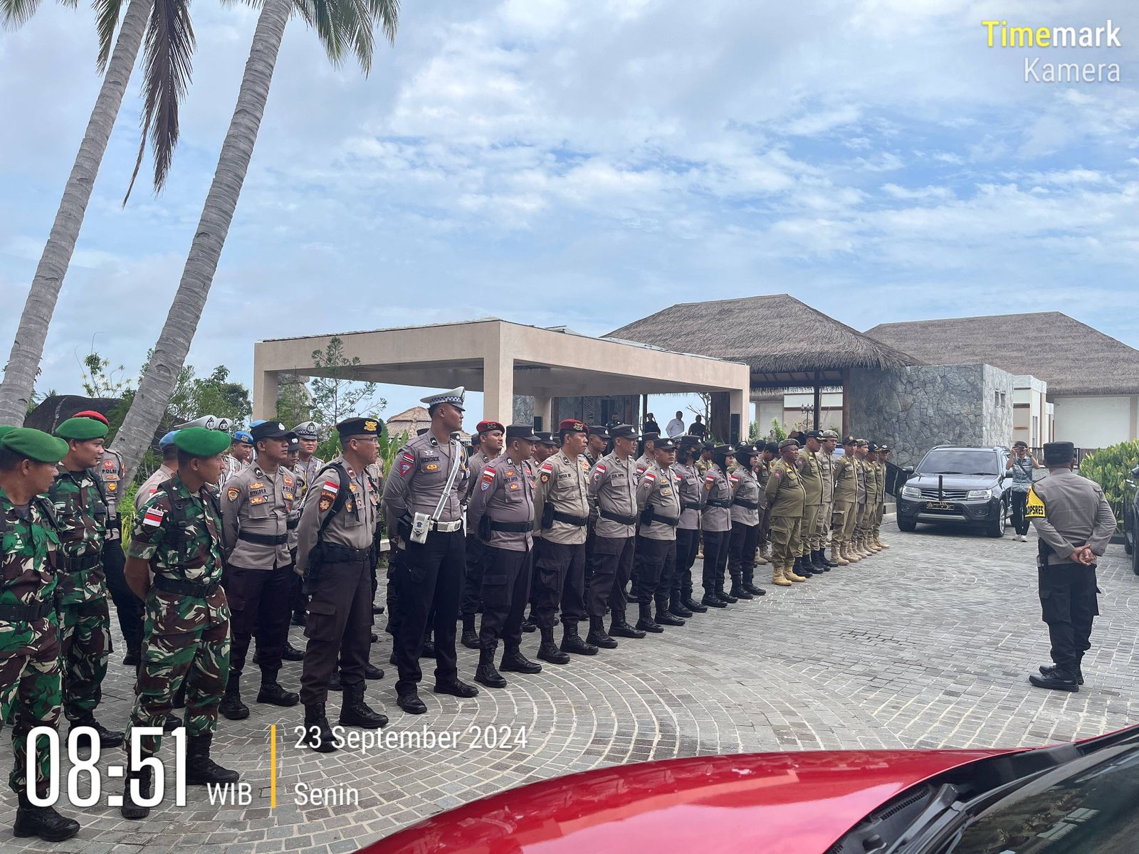 Polres Natuna Tingkatkan Pengamanan Rapat Pleno Undian Nomor Urut Pasangan Calon Bupati dan Calon Wakil Bupati
