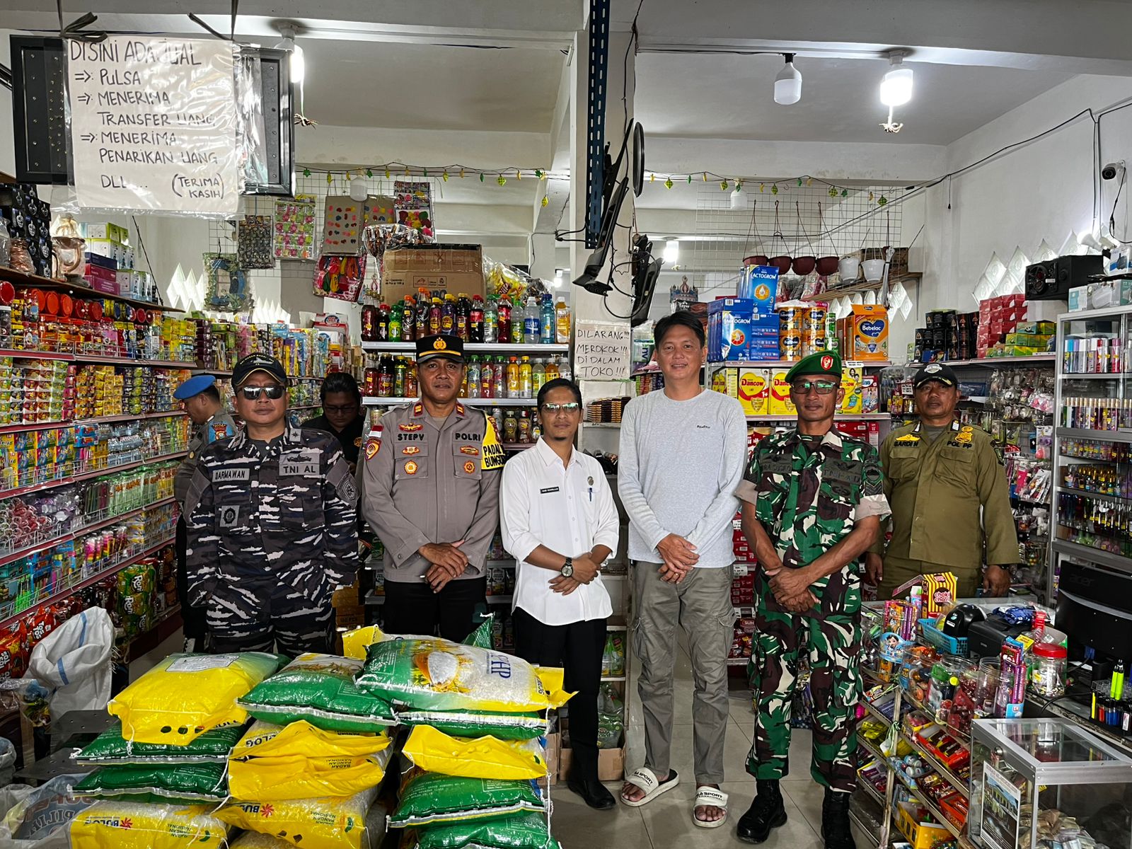 Kapolsek Bunguran Barat Bersama Forkopimcam Cek Ketersediaan Bahan Pokok Jelang Natal dan Tahun Baru 2025