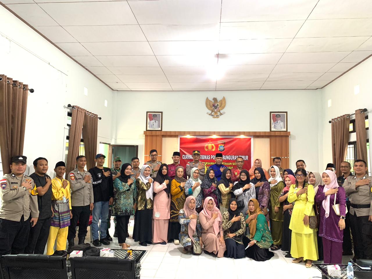 Kapolsek Bunguran Timur Gelar Jumat Curhat Kamtibmas untuk Tangani Keluhan Masyarakat