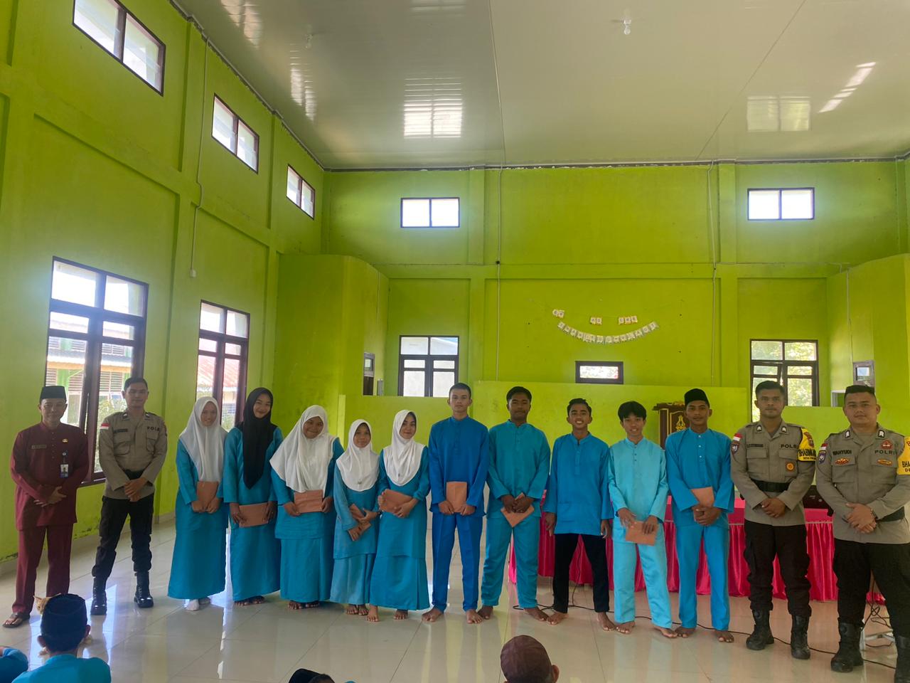 Polsek Pulau Laut Gelar Sosialisasi Kenakalan Remaja di SMA N 1 Air Payang