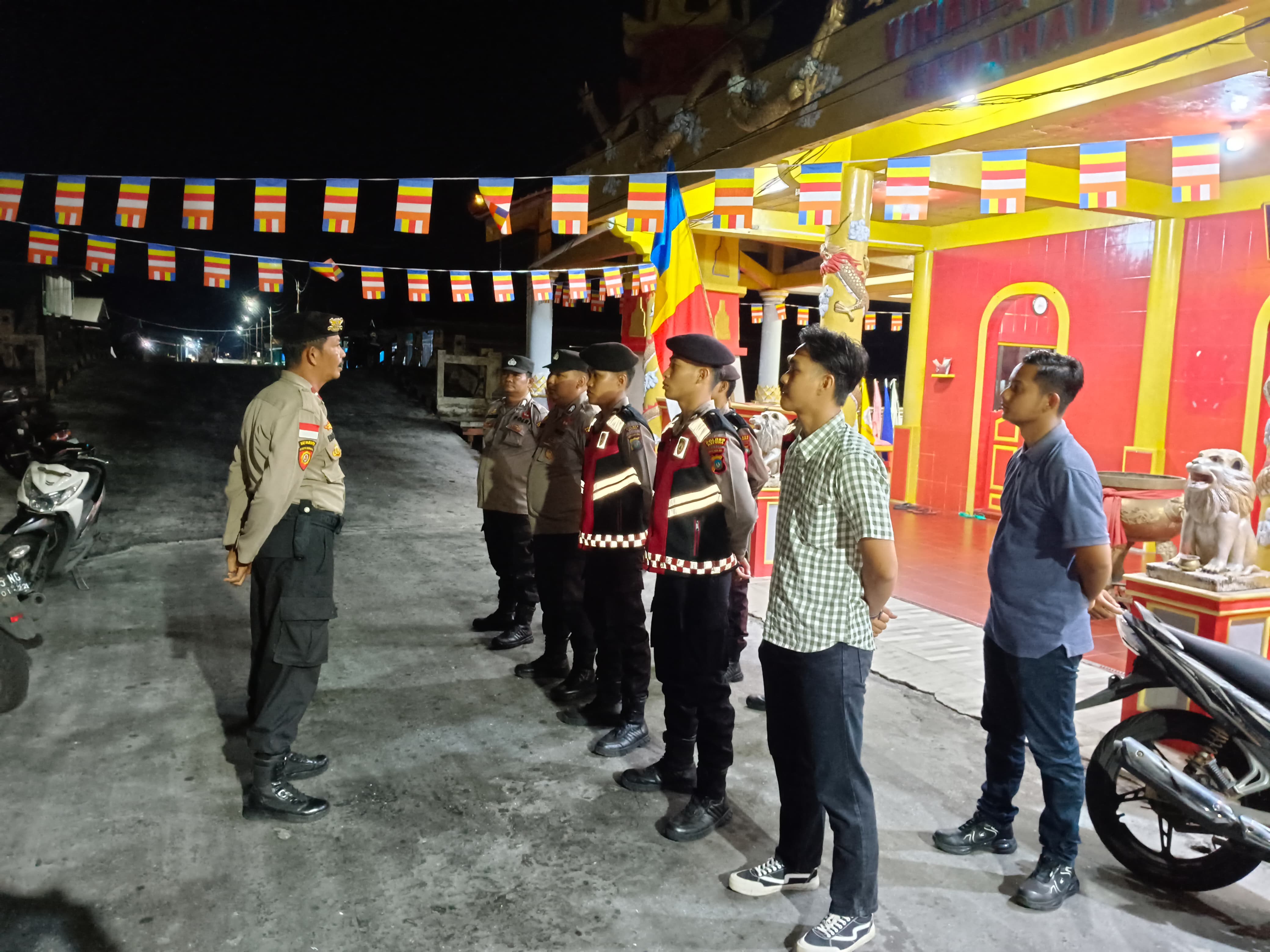 Polsek Bunguran Barat Amankan Ibadah Waisak 2569 BE/2025 di Vihara Dharma Bhakti Sedanau