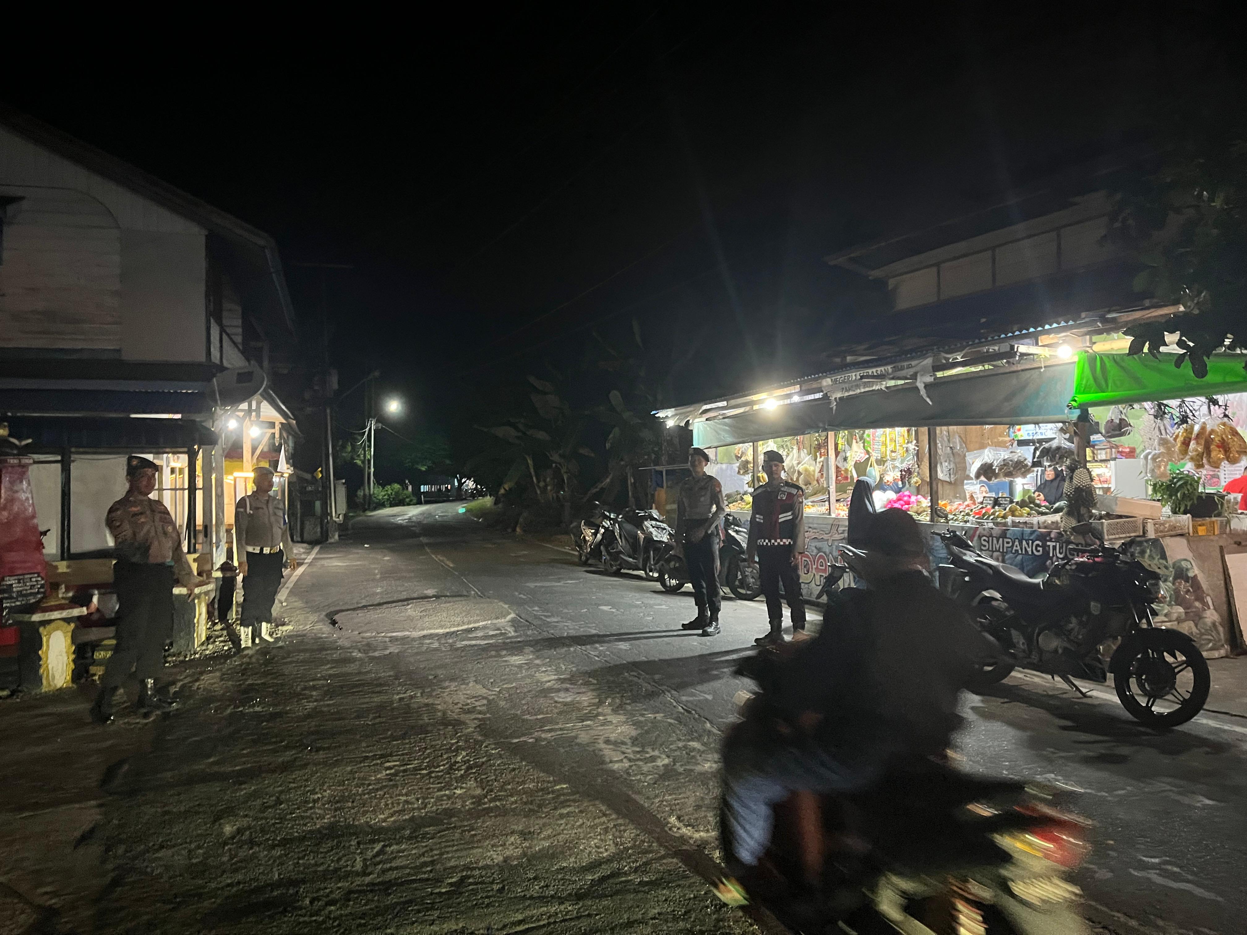 Polsek Serasan Hadir di Tengah Masyarakat, Wujudkan Rasa Aman Lewat Patroli Humanis Malam Hari