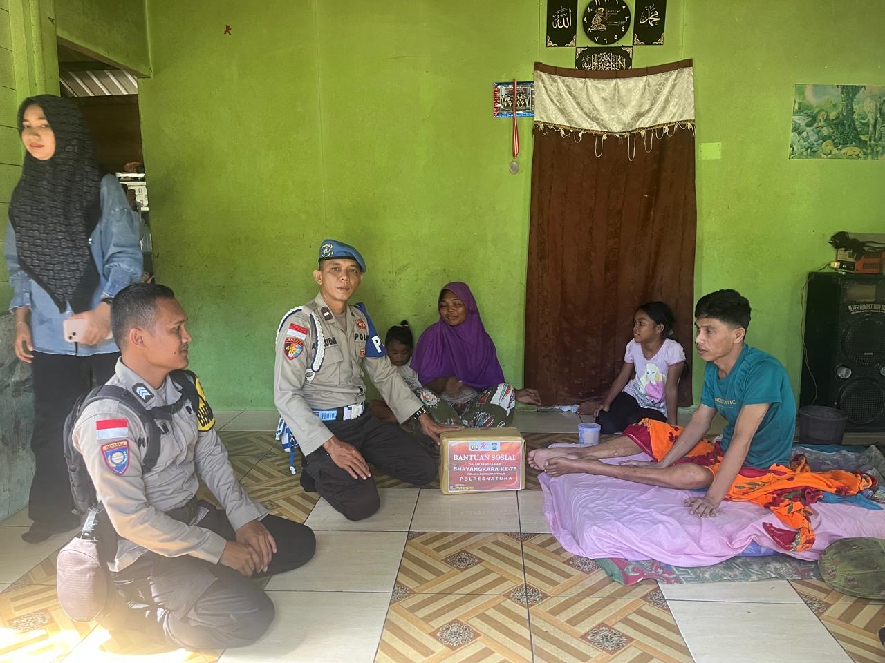 Polsek Bunguran Timur Salurkan Bantuan Sosial dalam Rangka Hari Bhayangkara ke-79