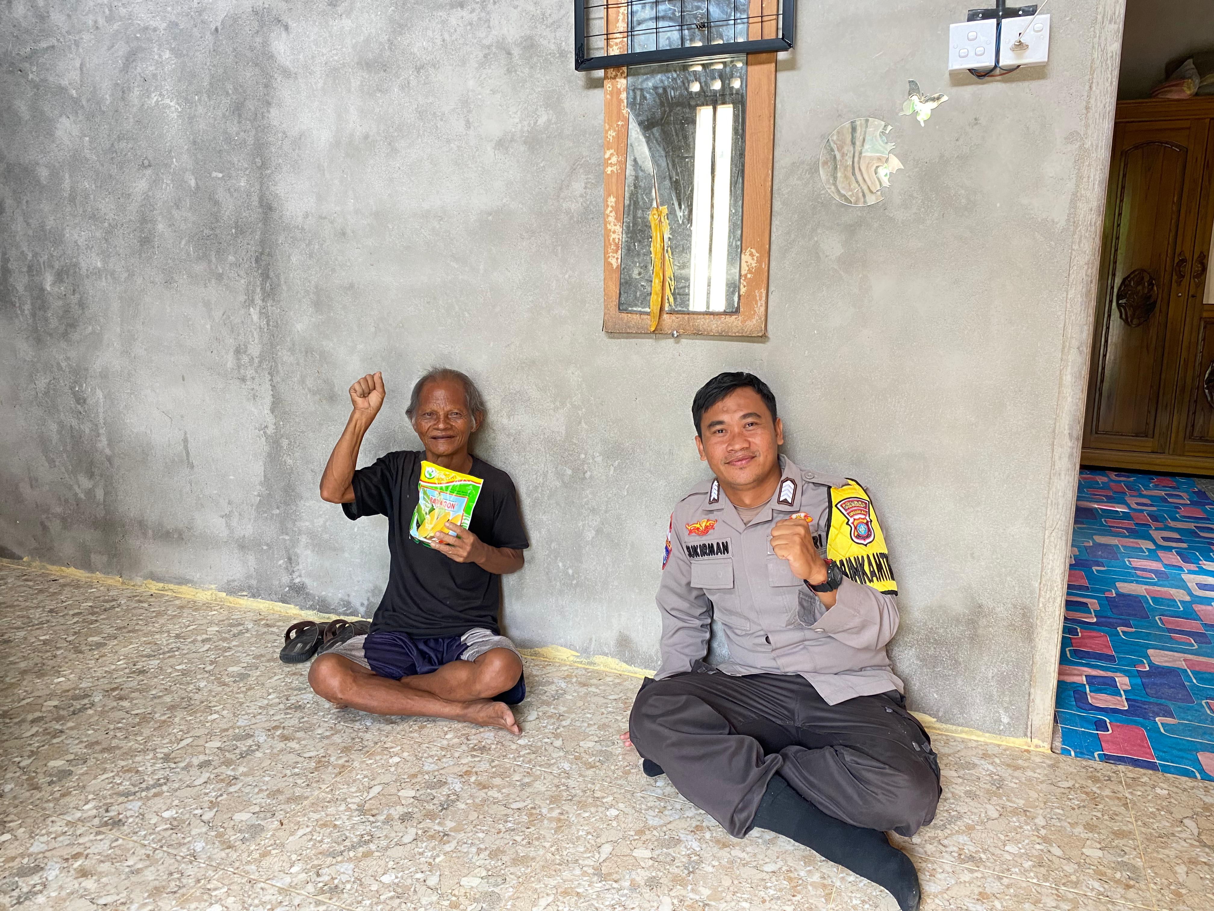 Pak Bhabin Polisi yang Menyemai Harapan, dari Bibit Jagung hingga Senyum Anak-anak perbatasan  