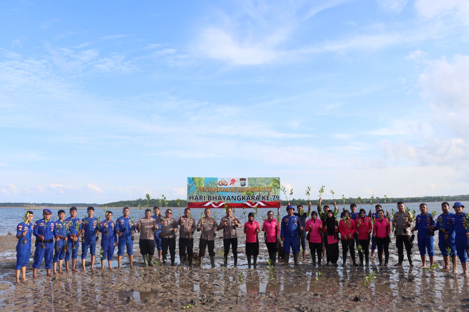 ‎Polres Natuna Tanam Mangrove, Lestari Lingkungan Jelang Hari Bhayangkara ke-79